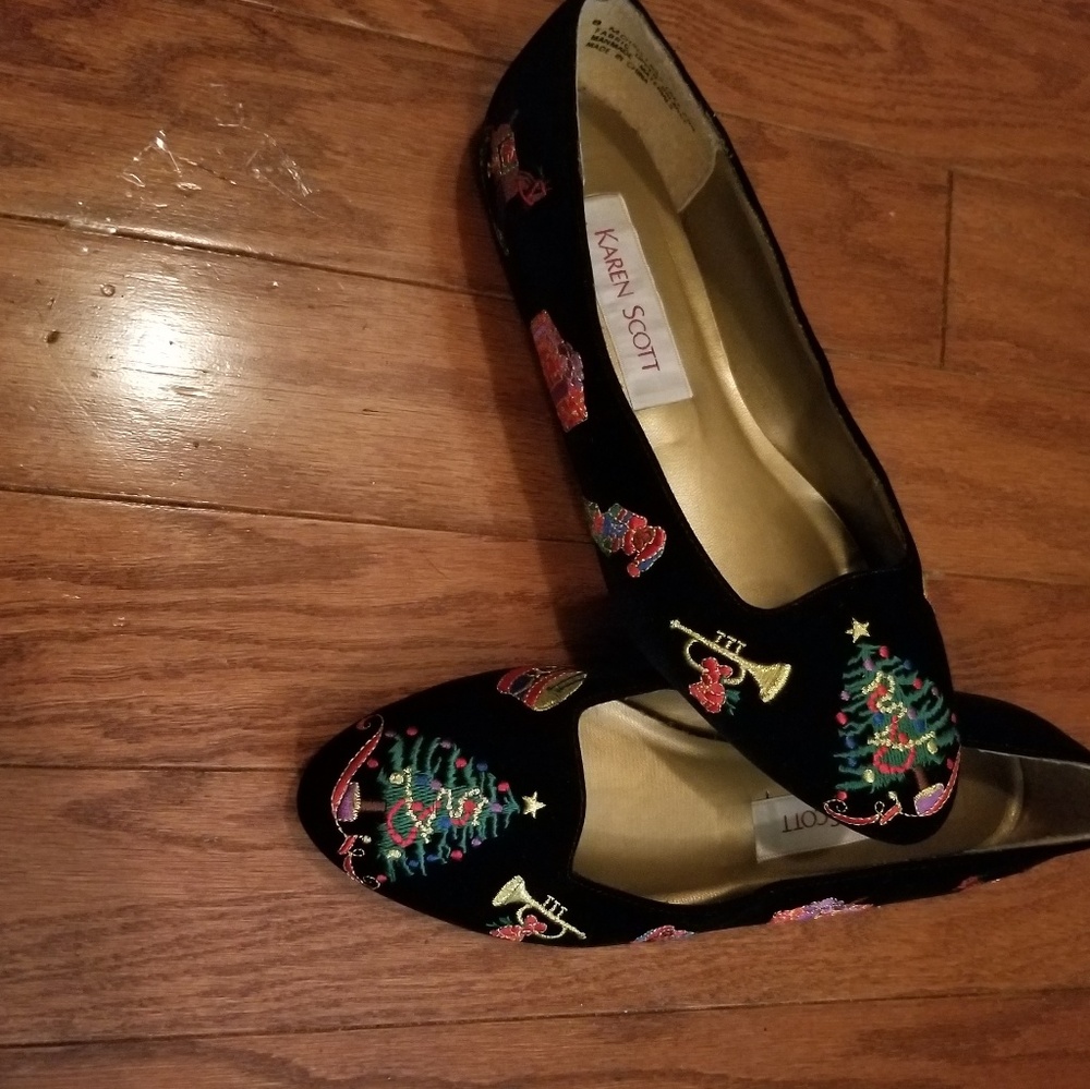 Ladies Vintage Christmas flats